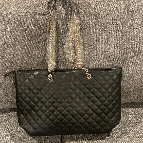 Elegant Badgley Mischka Quilted chain strap Tote Bag with Gold Accents. NWT. - Picture 4 of 6
